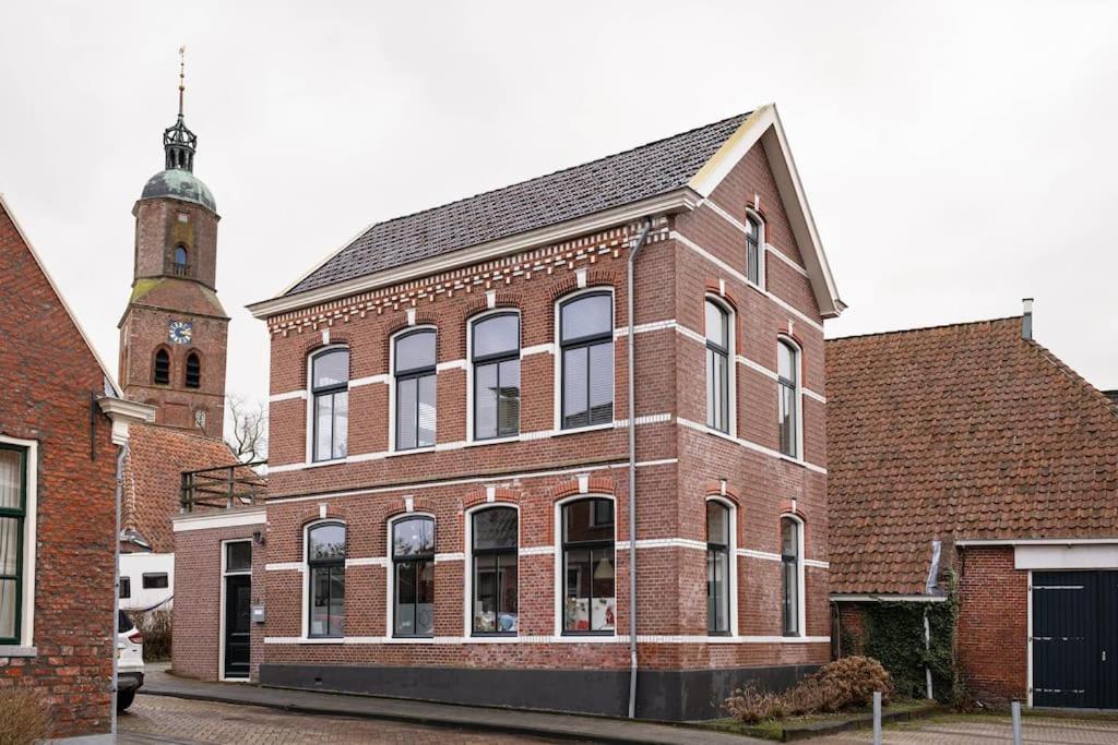 Sfeervol Verblijf In Oude Gemeentehuis Eenrum. Экстерьер фото