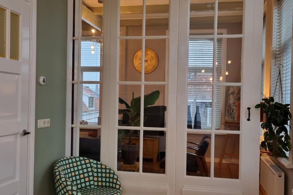 Sfeervol Verblijf In Oude Gemeentehuis Eenrum. Экстерьер фото