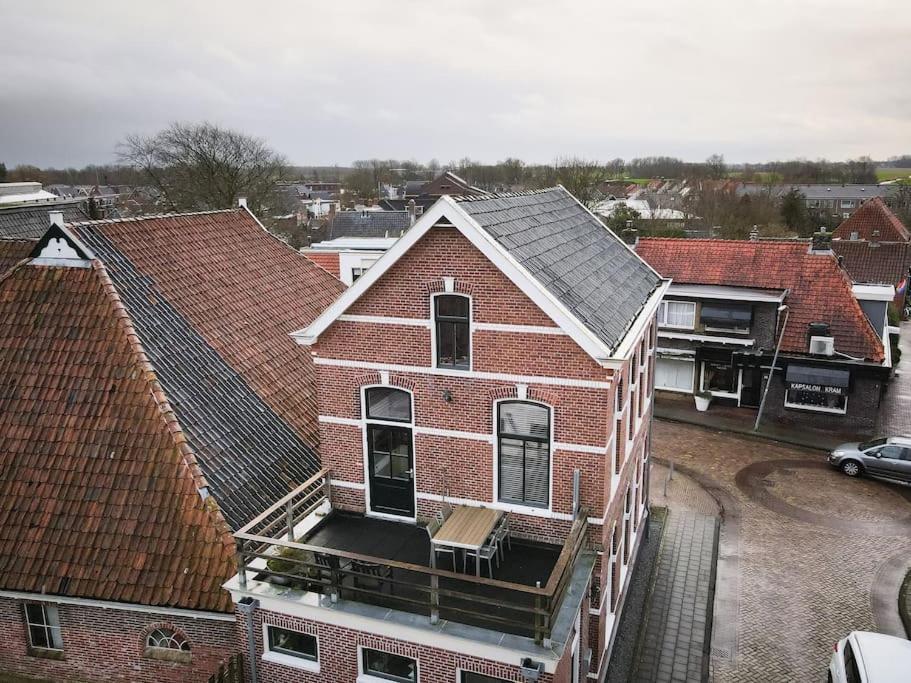 Sfeervol Verblijf In Oude Gemeentehuis Eenrum. Экстерьер фото