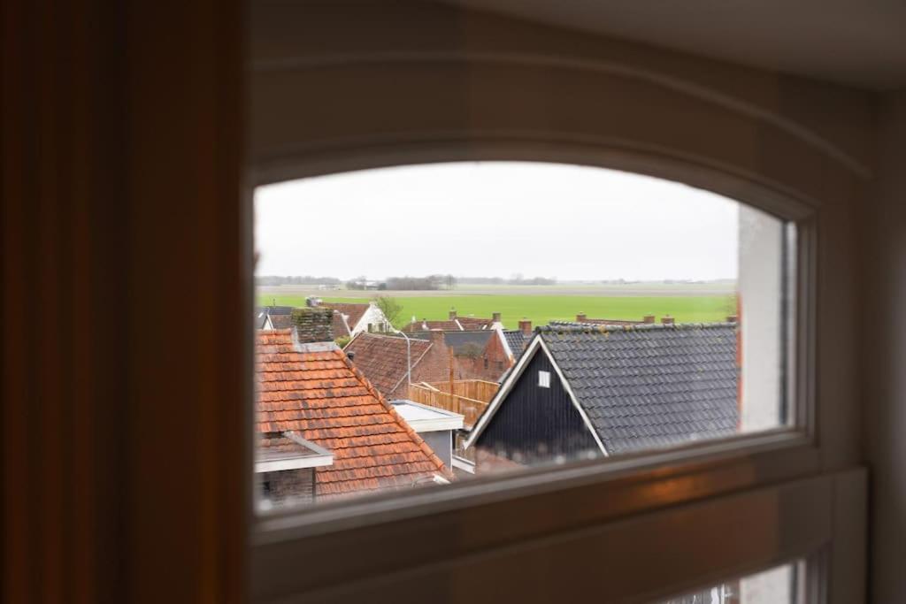 Sfeervol Verblijf In Oude Gemeentehuis Eenrum. Экстерьер фото