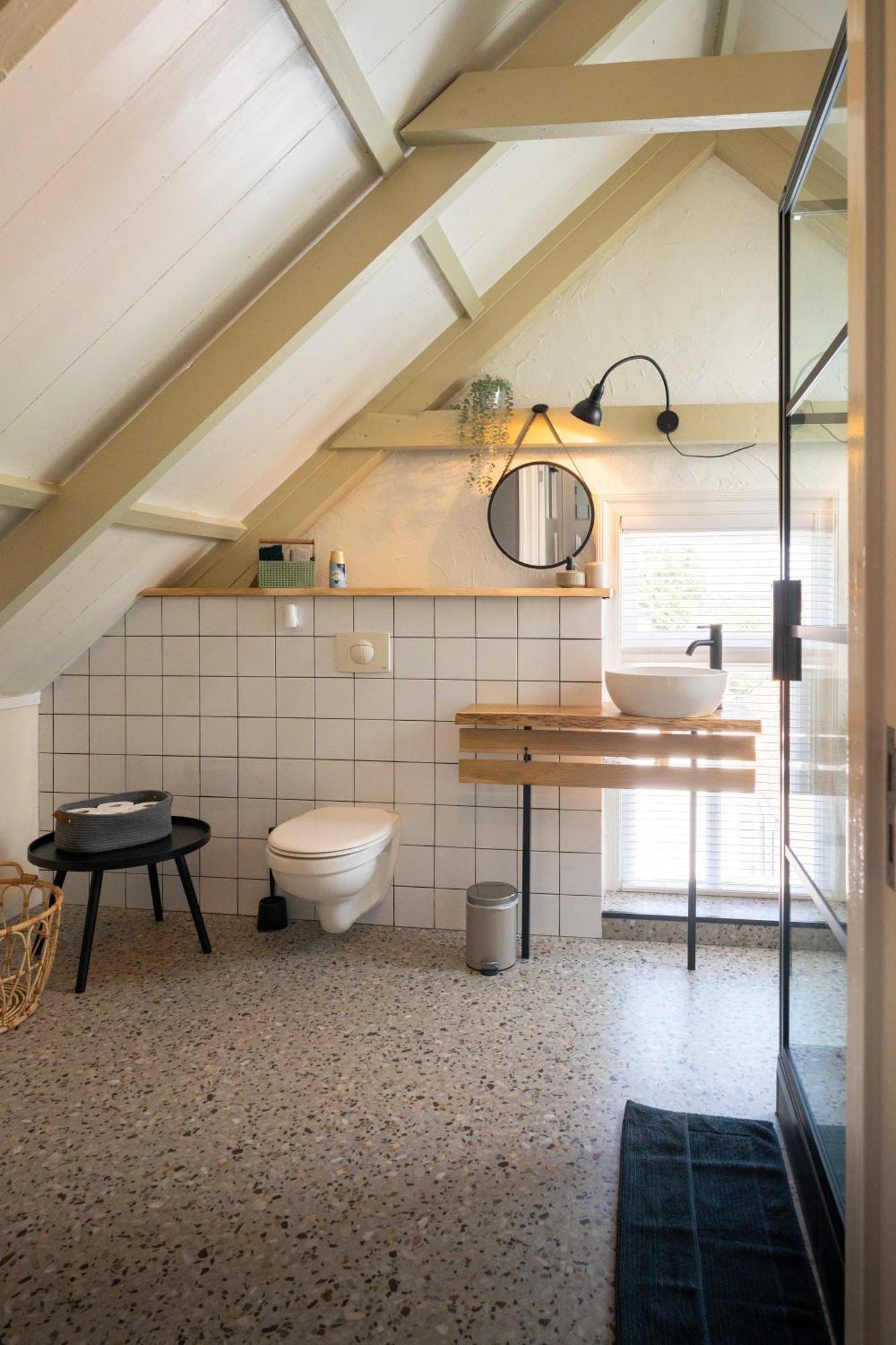 Sfeervol Verblijf In Oude Gemeentehuis Eenrum. Экстерьер фото