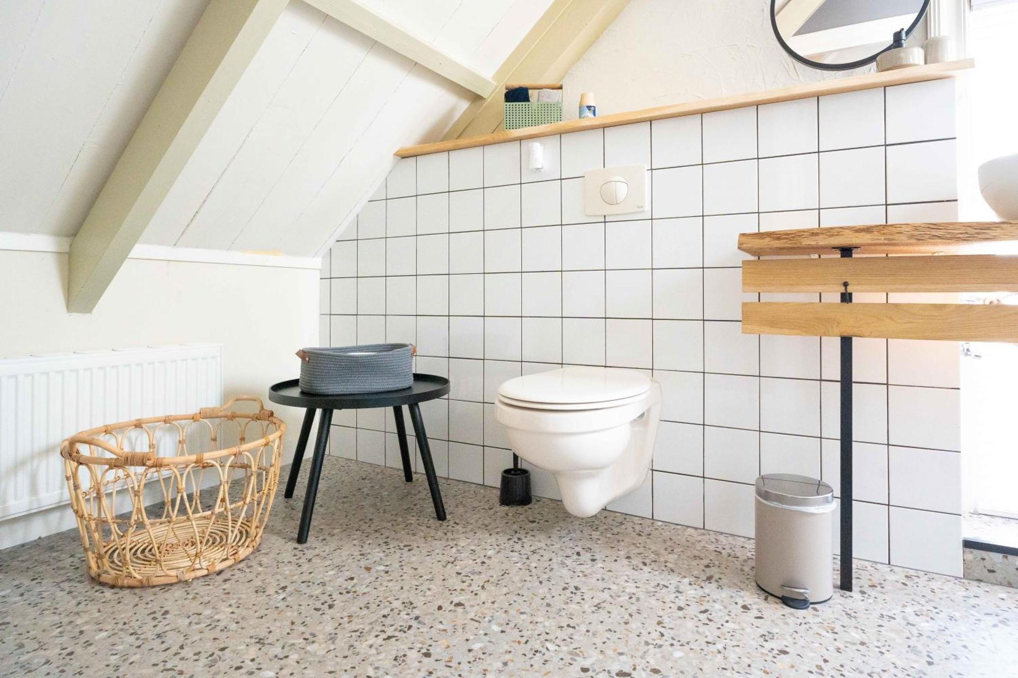 Sfeervol Verblijf In Oude Gemeentehuis Eenrum. Экстерьер фото