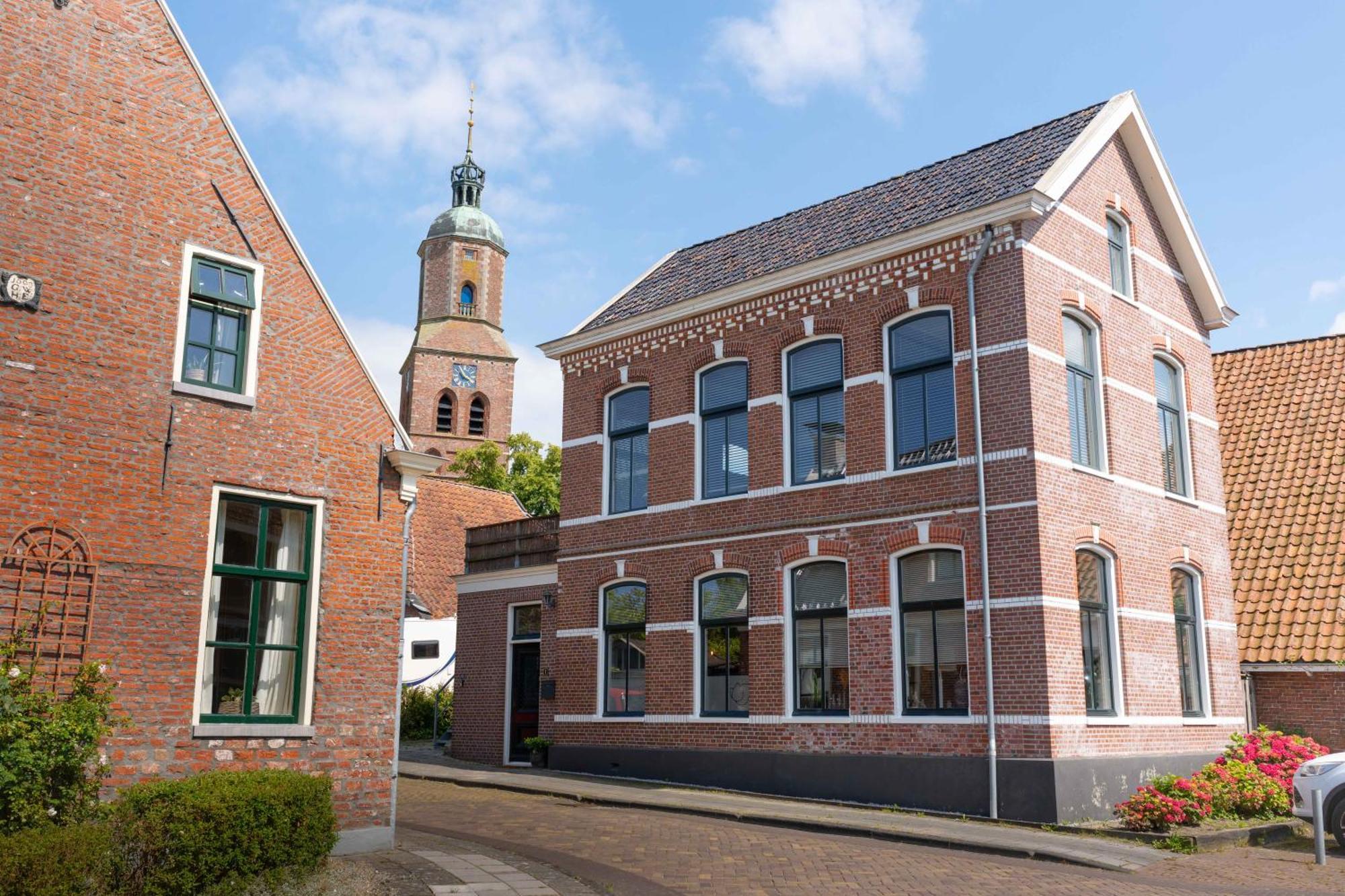 Sfeervol Verblijf In Oude Gemeentehuis Eenrum. Экстерьер фото